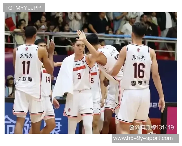 格莱姆斯回应后卫线拥挤问题强调加速比赛节奏提升球队表现